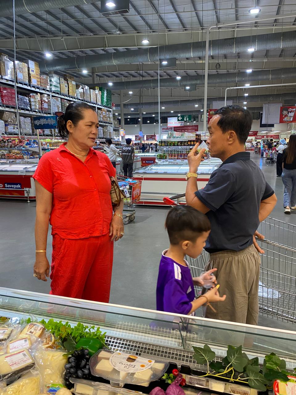 SPY Sparkle Fruit Revolutionizing FMCG Distribution with Da Houg Heng at Makro Cambodia - Image 34